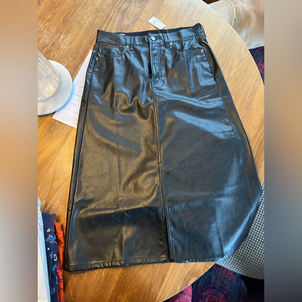 Gap size 6(28) vegan leather skirt. Brand new